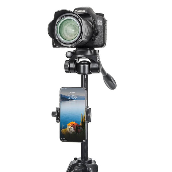 Kẹp điện thoại lên thân tripod Livestream nhiều máy