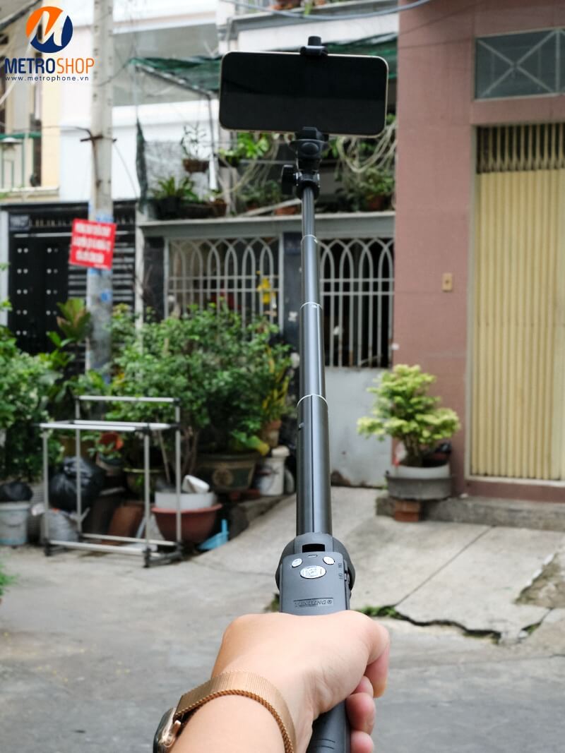 Hình ảnh sử dụng thực tế gậy chụp hình kèm chân Yunteng YT-888